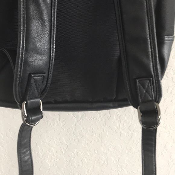 Backpack - Picture 6 of 8